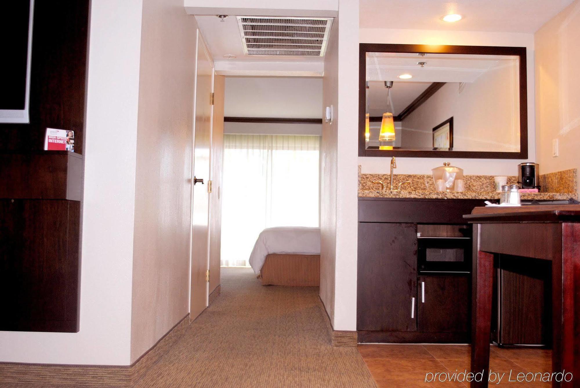 Vanllee Hotel Covina Esterno foto